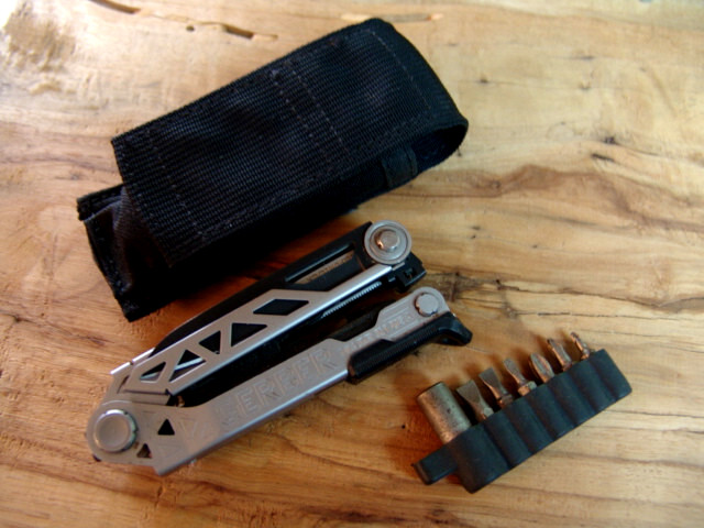 GERBER-CENTER DRIVE-MULTI PLIER-w/ BITS-GERBER CASE-STAINLESS & BLACK-NEAR MINT