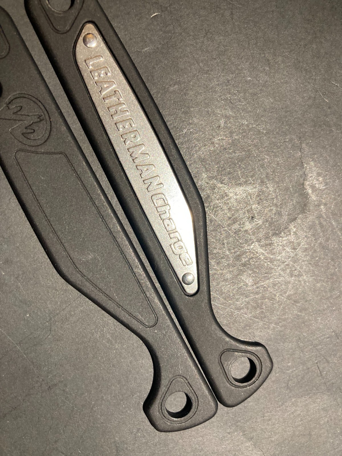 Leatherman Charge ALX AL. Replacement Parts: 2 Handle Scales (Black / silver)