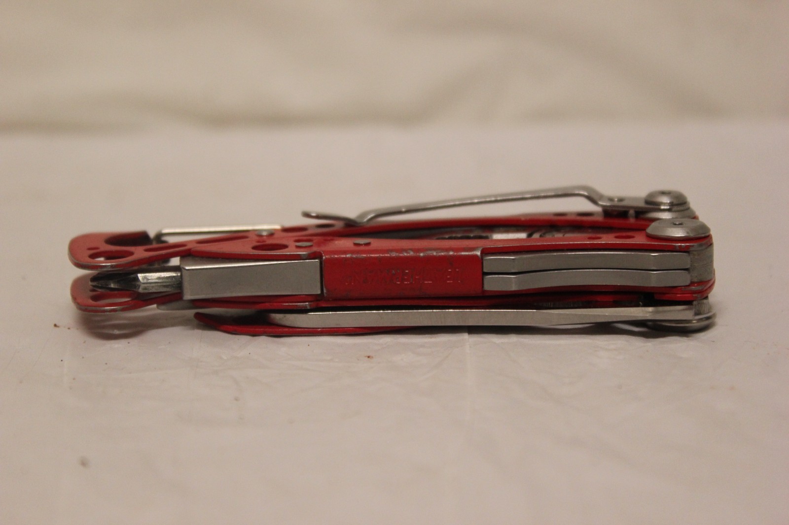 Leatherman Skeletool RX Multi-Tool Knife Pliers Combo Blade Driver Bits RED J42