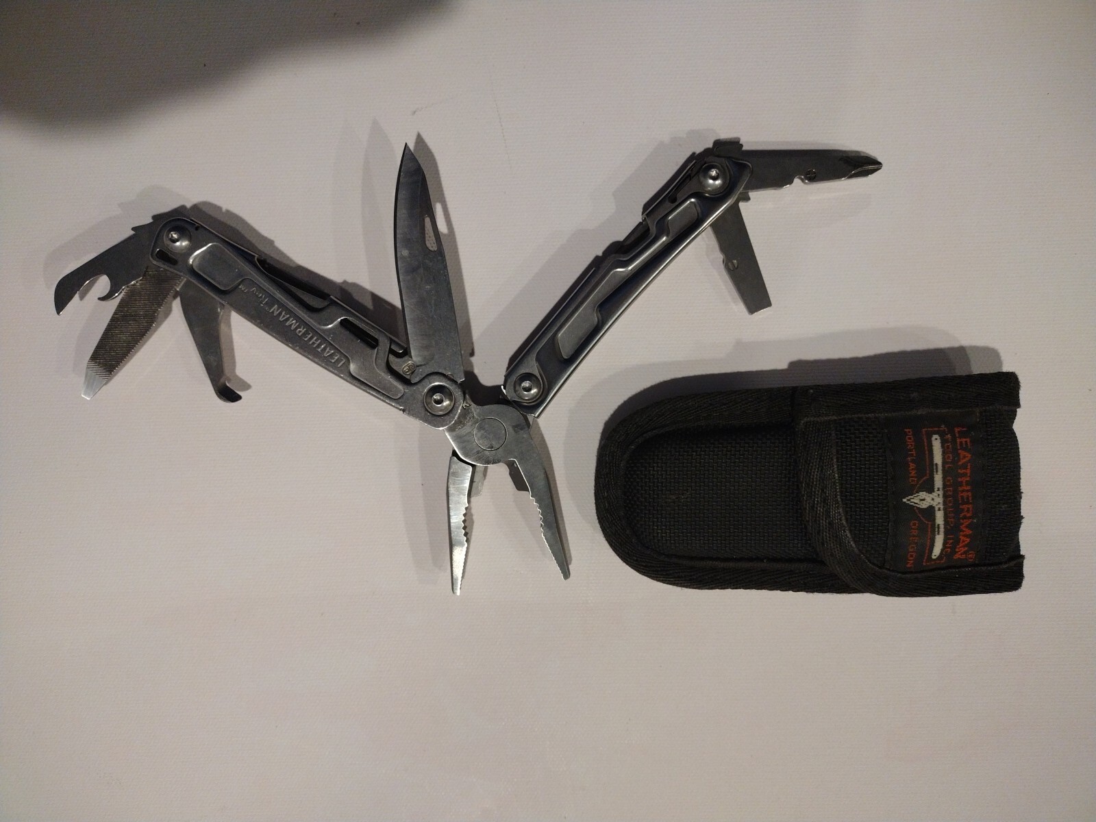 Leatherman REV 14 Tools Multi-Tool – Stainless Steel with Nylon Sheath Excellent