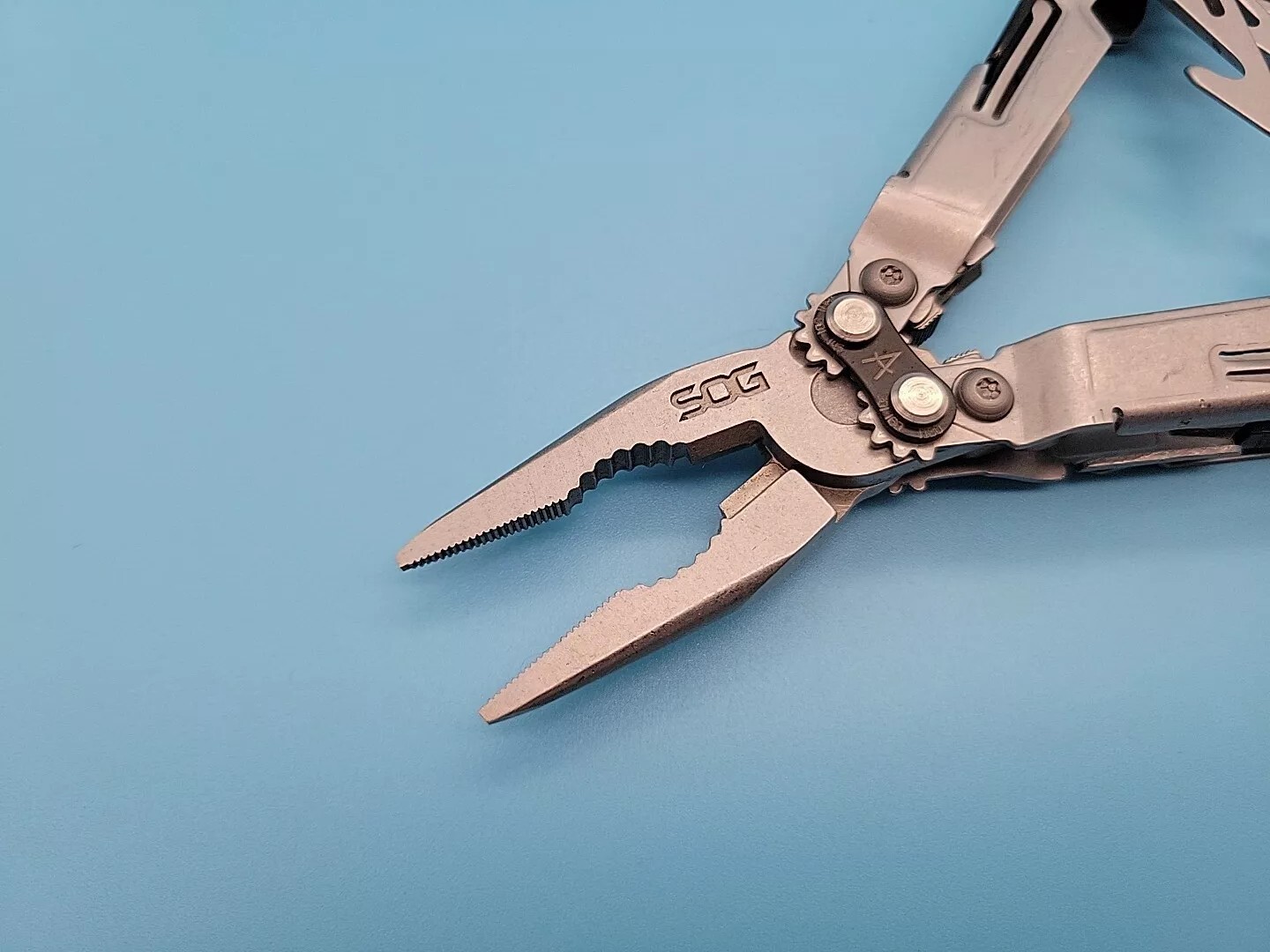 SOG PowerPint Multi-Tool – 18 Tools – Stone Wash – Screwdrivers, Pliers, Knife