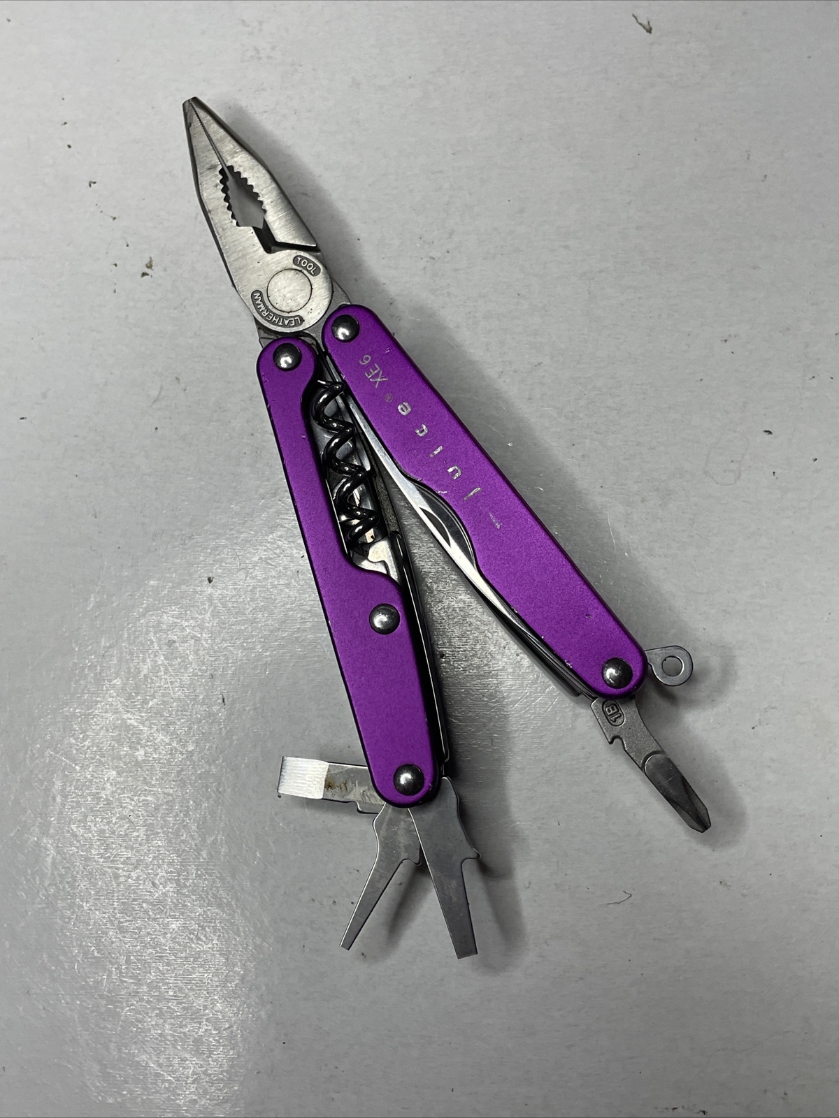 Leatherman Juice XE6 Retired Rare 18 Tools Multitool -Parts or Repair