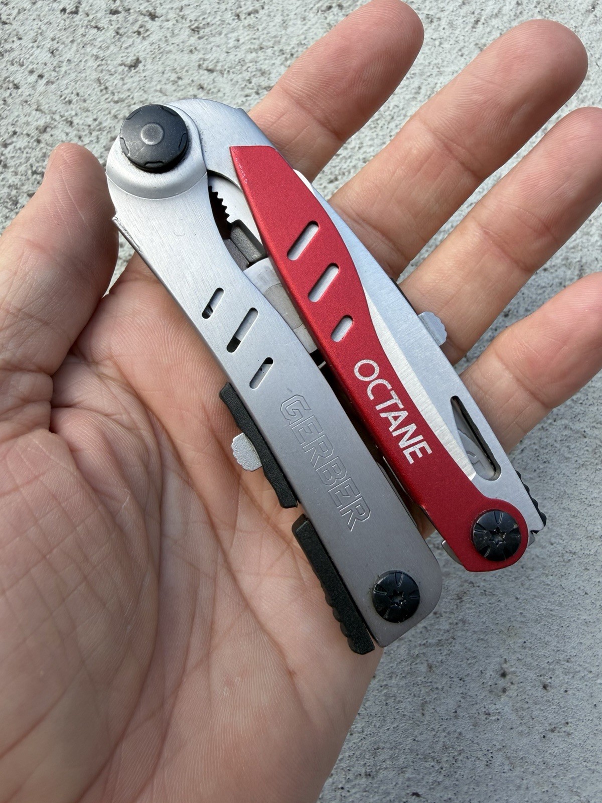 GERBER OCTANE RED/SILVER MULTI-PLIER MULTI TOOL IN SHEATH DISCONTINUED, RARE EXC