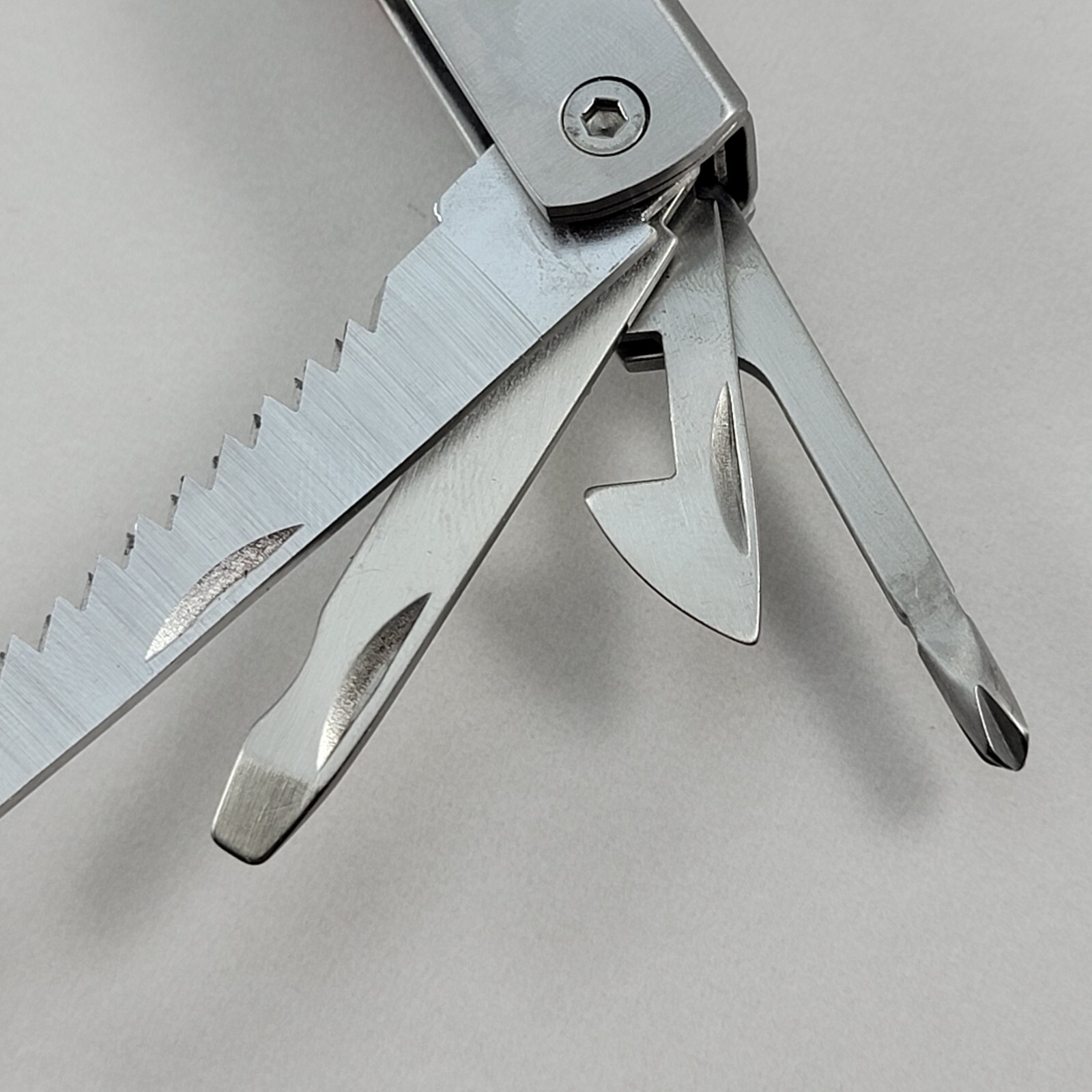 NRA Multi Tool – 4.5″ With Sheaf – Pliers, Knife, Can Opener & More – CLEAN