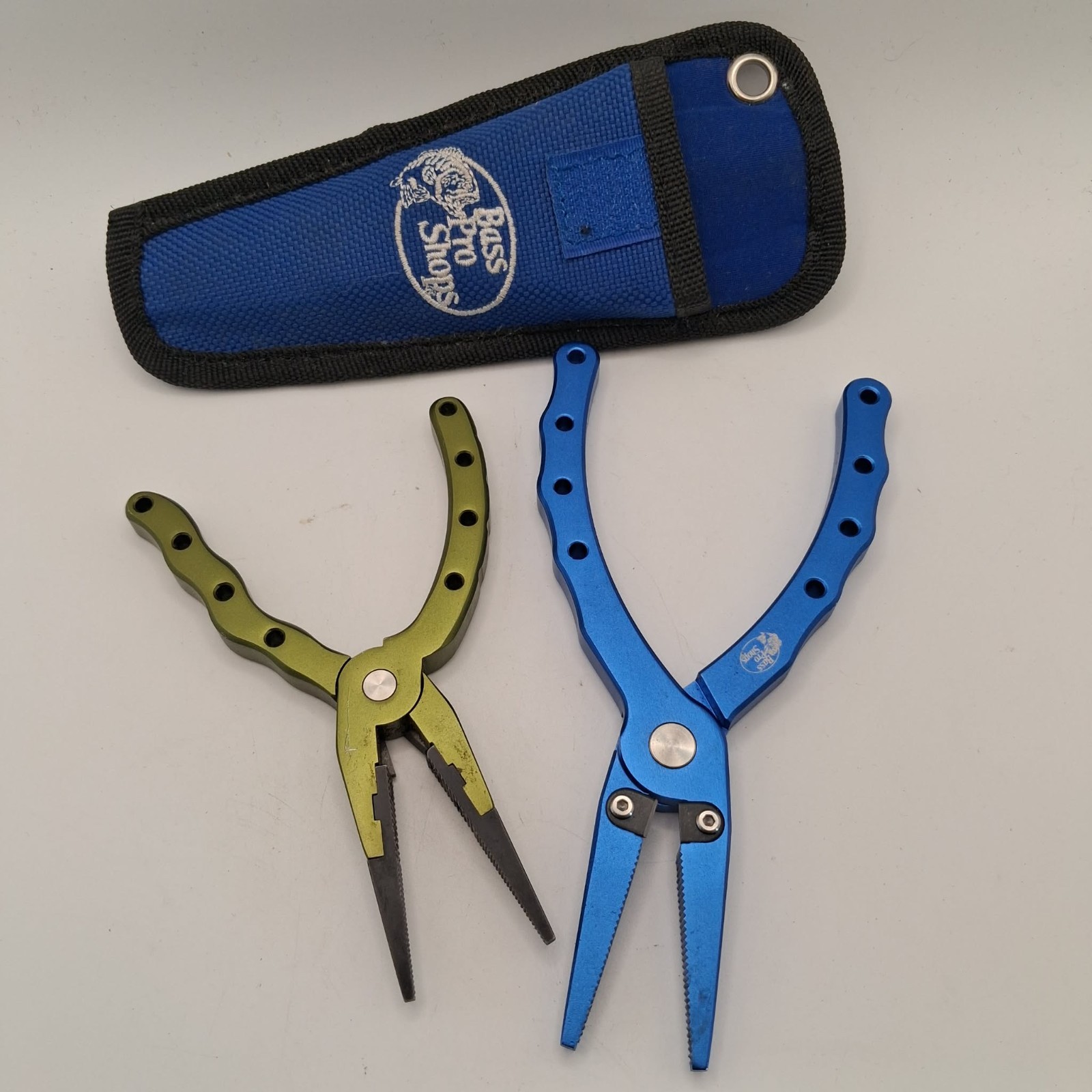 Bass Pro Shops Set of 2 Aluminum Fishing Pliers w/ Belt Loop Nylon Case Holster
