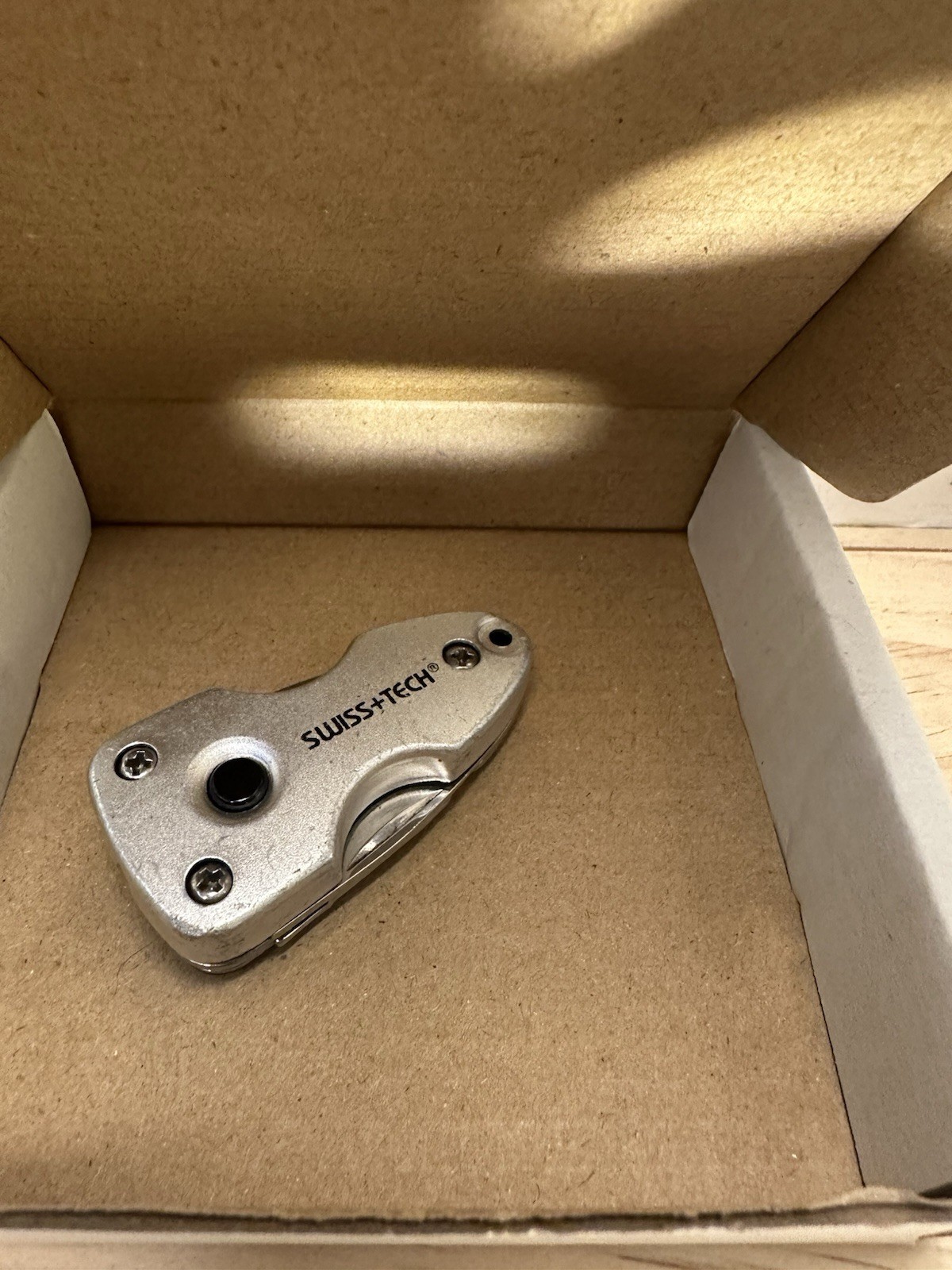 Swiss + Tech ST60300 Key Ring Multi-Tool 2.25” (needs bulb)
