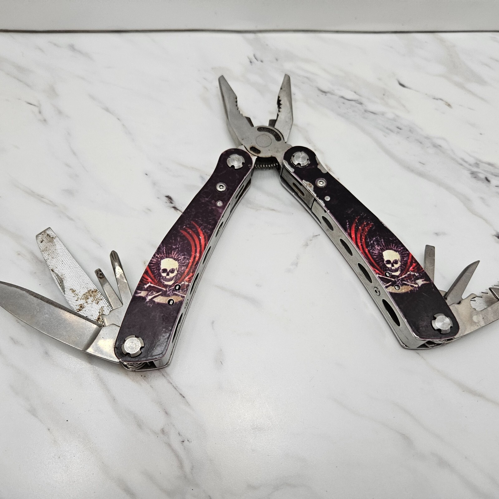 Iron Bridge Tattoo 9 in 1 Multi Tool Tattoo Skulls Design