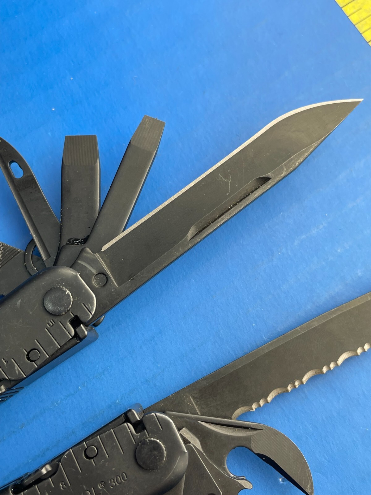 Leatherman Super Tool 300 Multi-Tool multi tool Black Oxide