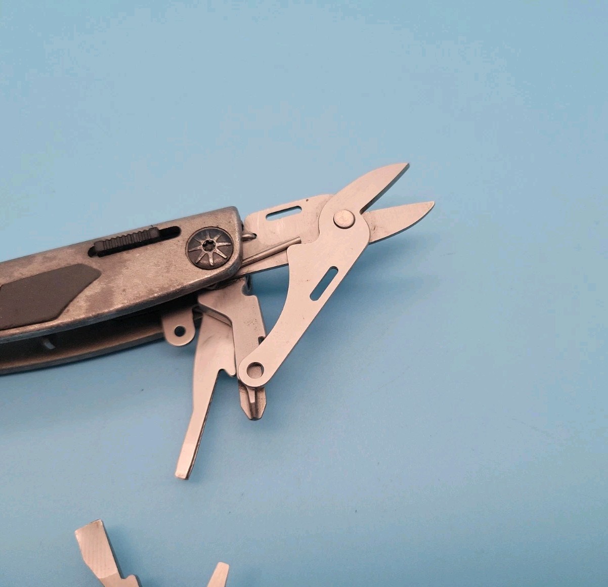 Gerber Urban Legend 700 Multi-Plier Multi Tool – Pliers, Scissors, Knife