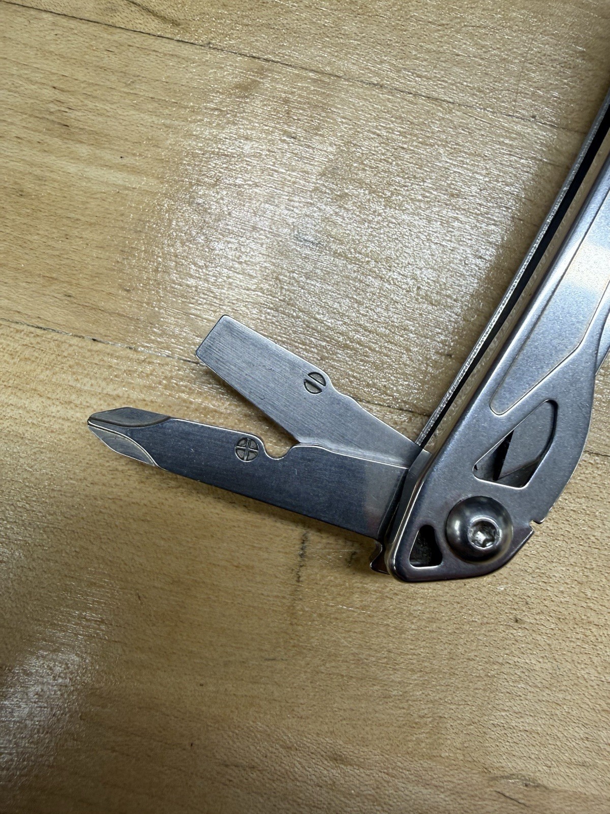 Leatherman Wingman With Clip & Carry Carbon Fiber Sheath