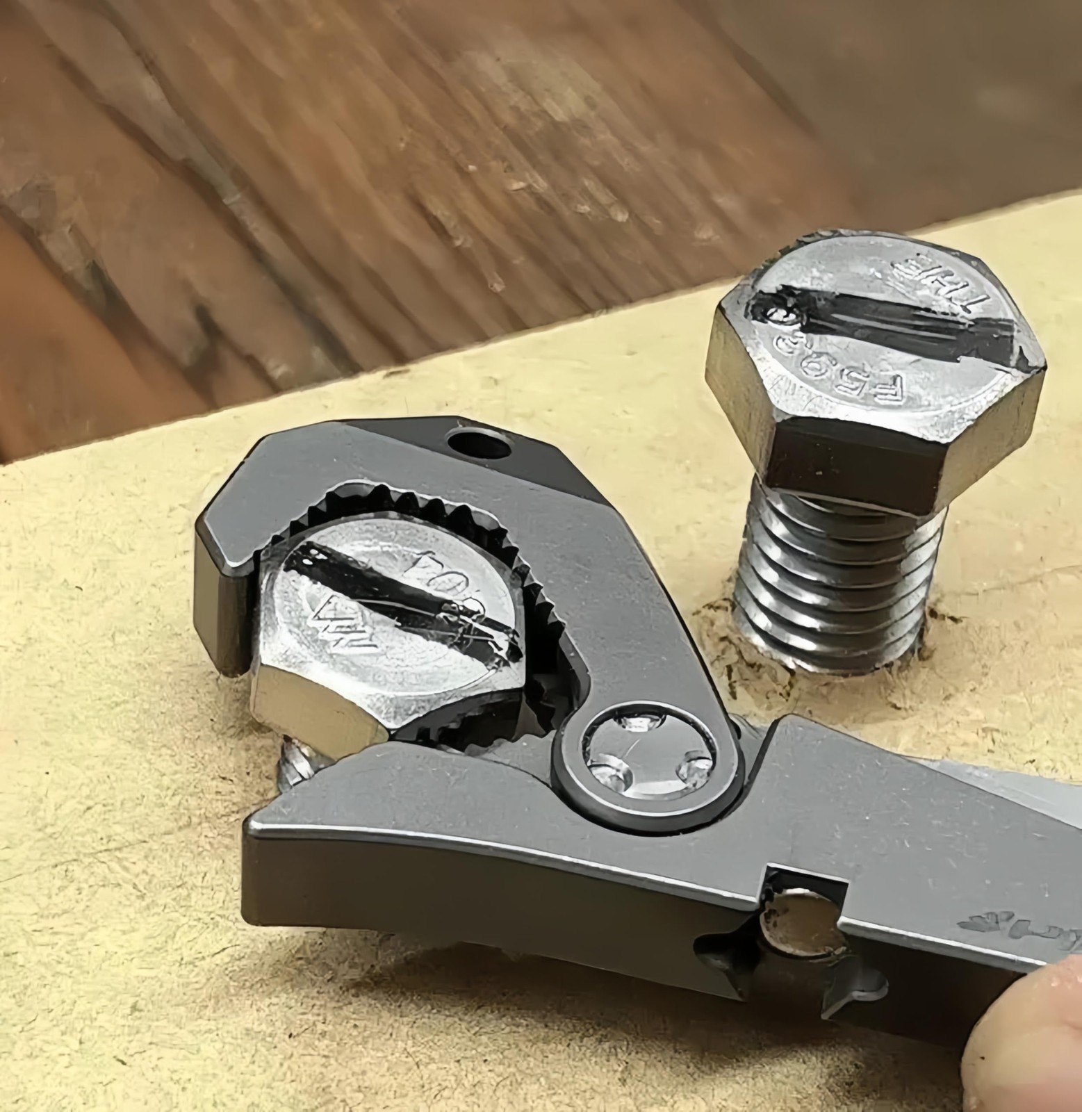 X2S Titanium Multitool EDC Multitools 6-In-Pocket Wrench Pry Bar Crowbar Scre…