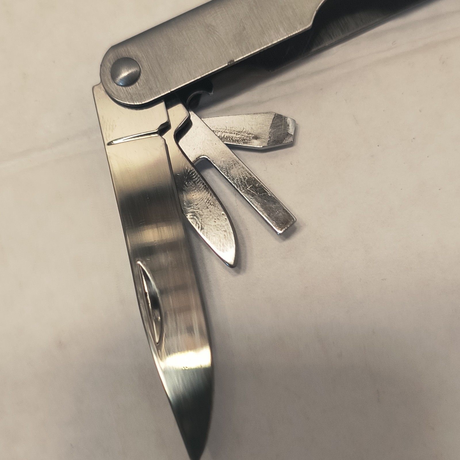 Harley-Davidson Stainless Steel 7-in-1 Multi-Tool Pliers Knife 2in Blade