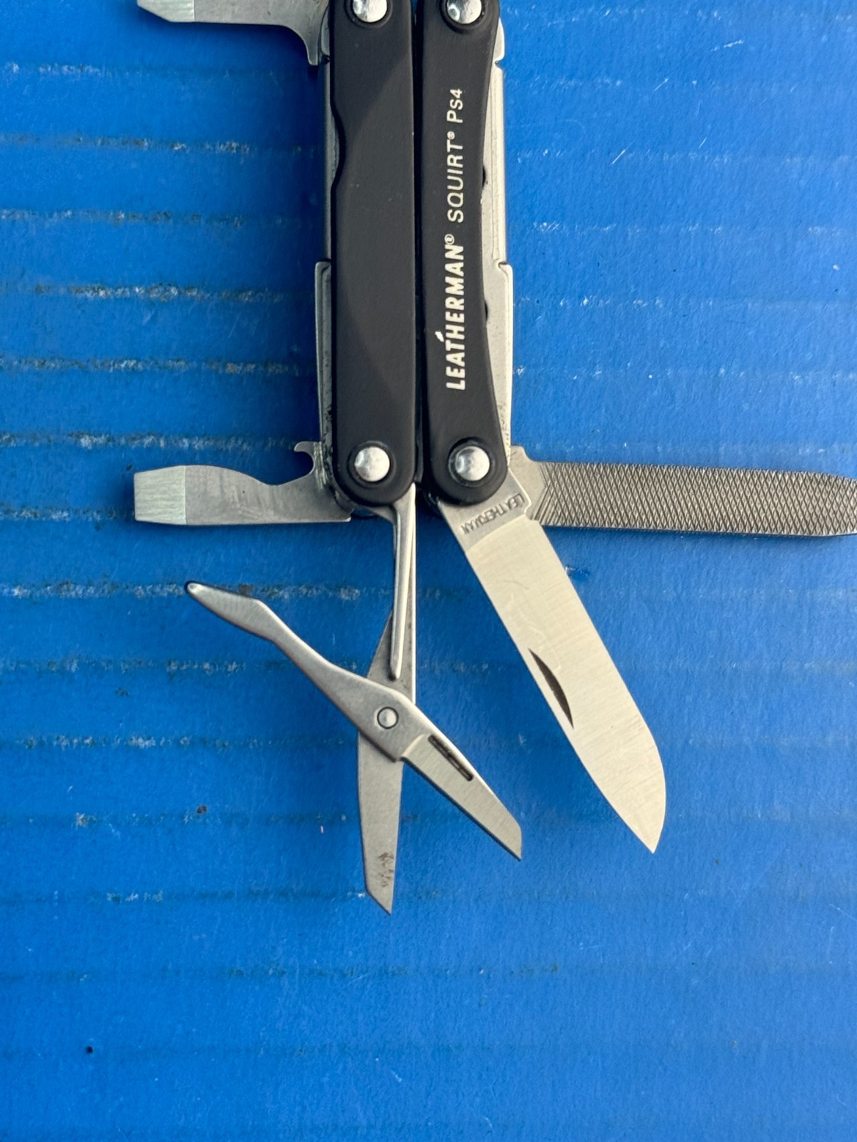 Leatherman Squirt PS4 Multi Tool, Knife, Pliers – Black