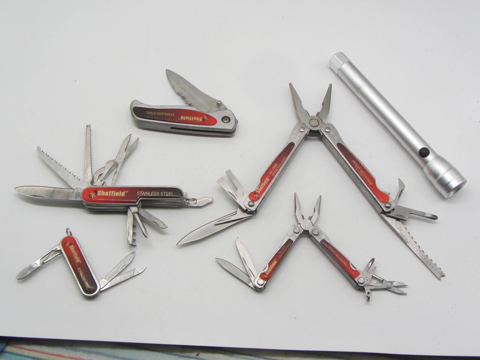 Sheffield 3 Knives, 2 Pliers (26 Multi Tool Sets) & Flashlight Wood Boxed