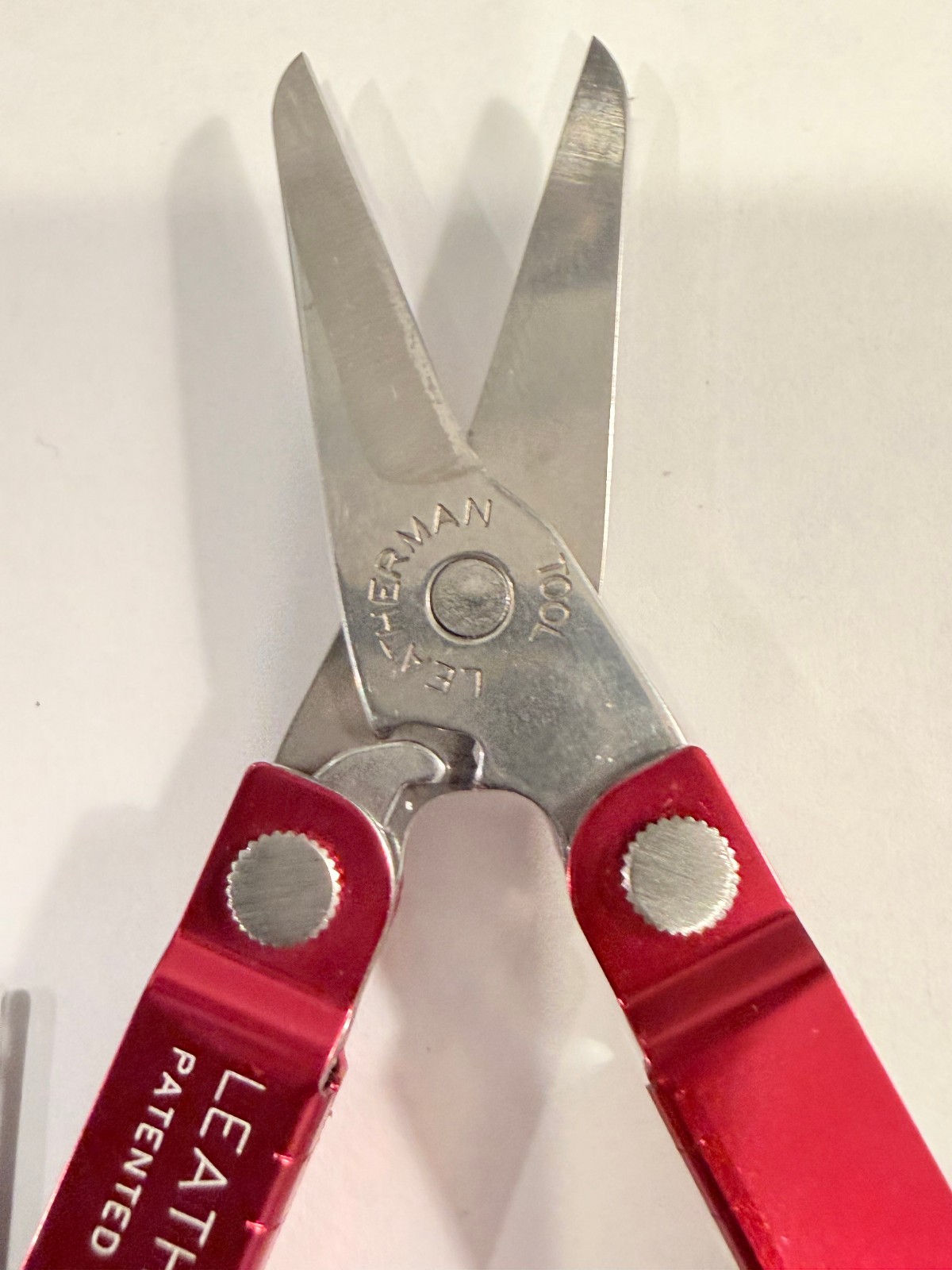 LEATHERMAN MICRA RED METALLIC MULTI-TOOL – ADVERTISEMENT LEXUS