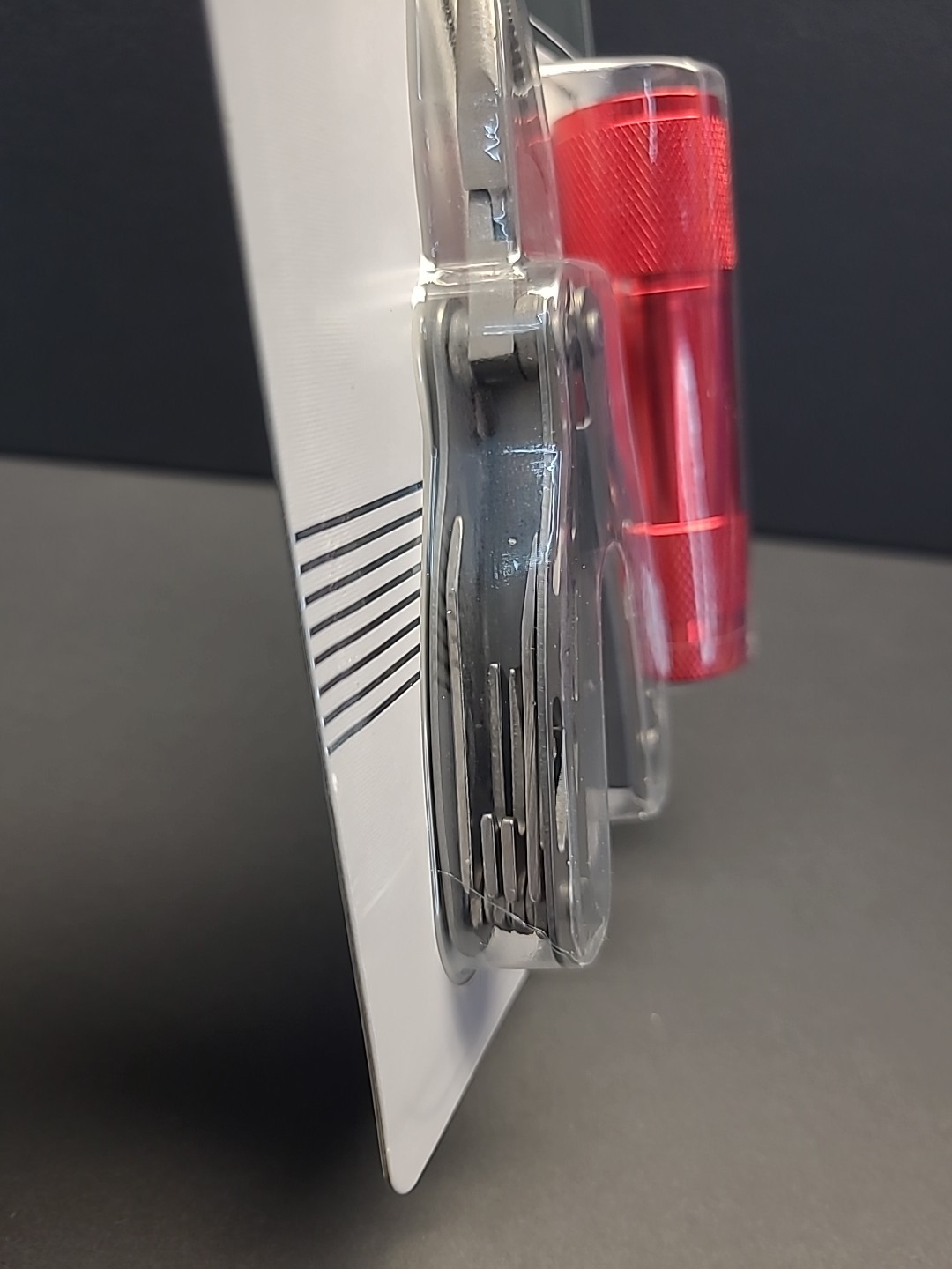 12 – IN – 1 Multi Tool And Red Flashlight Set