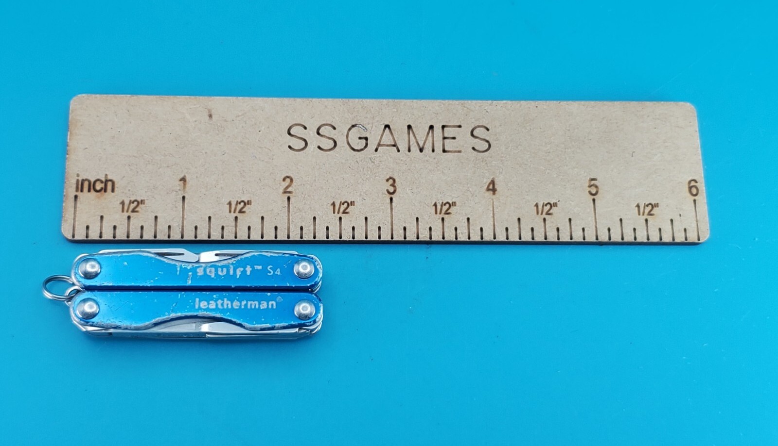 Leatherman “Squirt S4” Stainless Steel Multi Tool! BLUE!