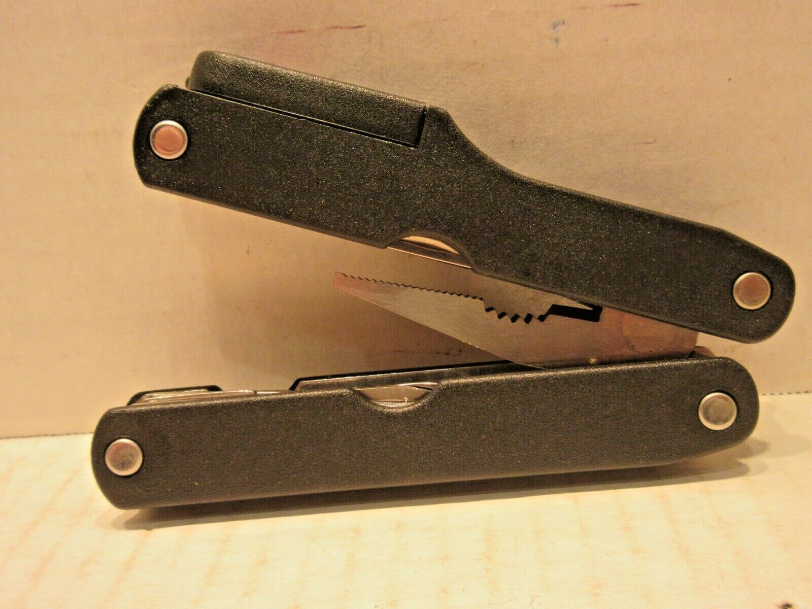 Avon Gift Collection 14 Handy Stainless Steel Tools Pocket Knife Tool All-In-One