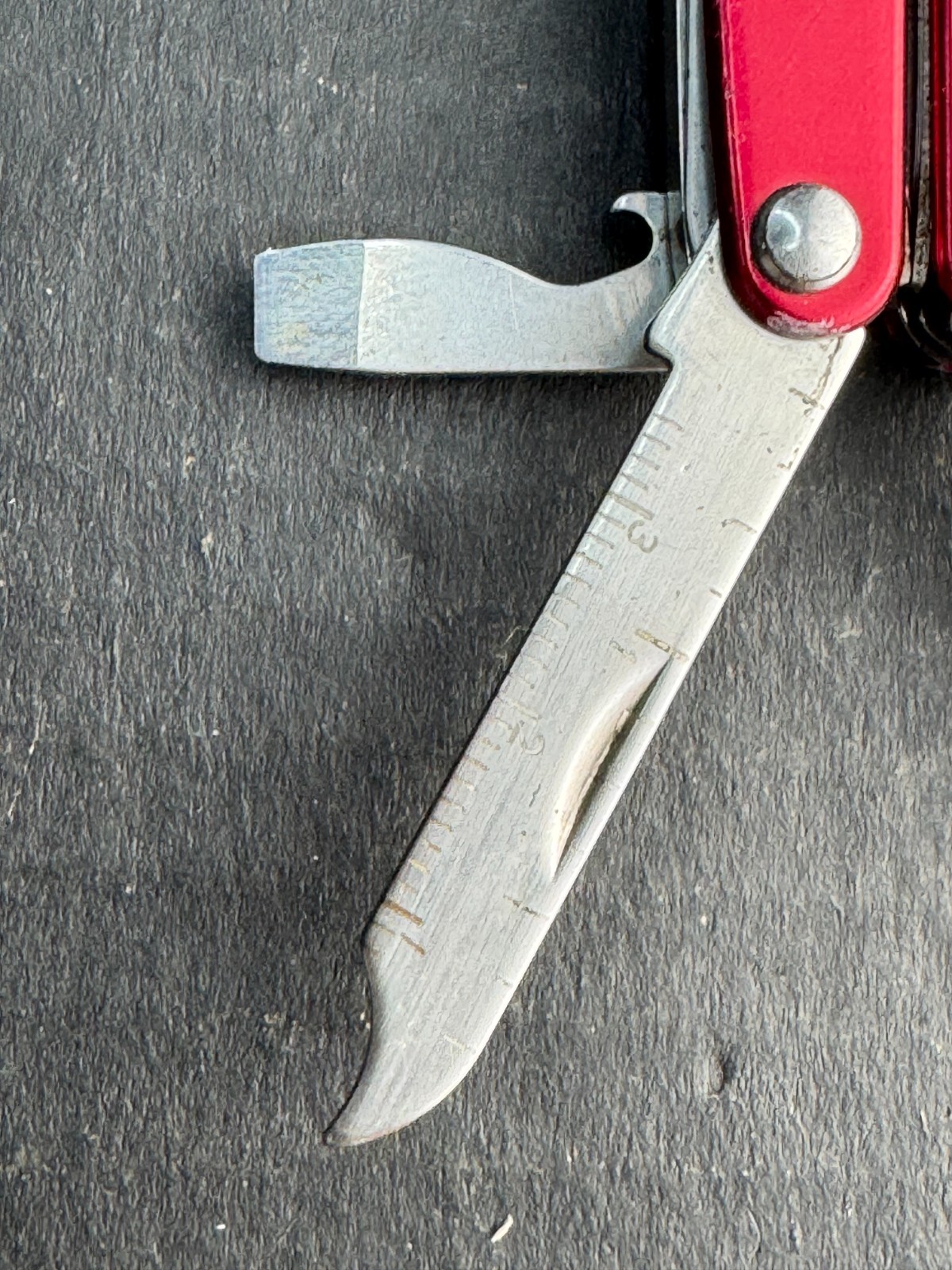 Leatherman Squirt S4 Stainless Steel Multitool Keychain – red