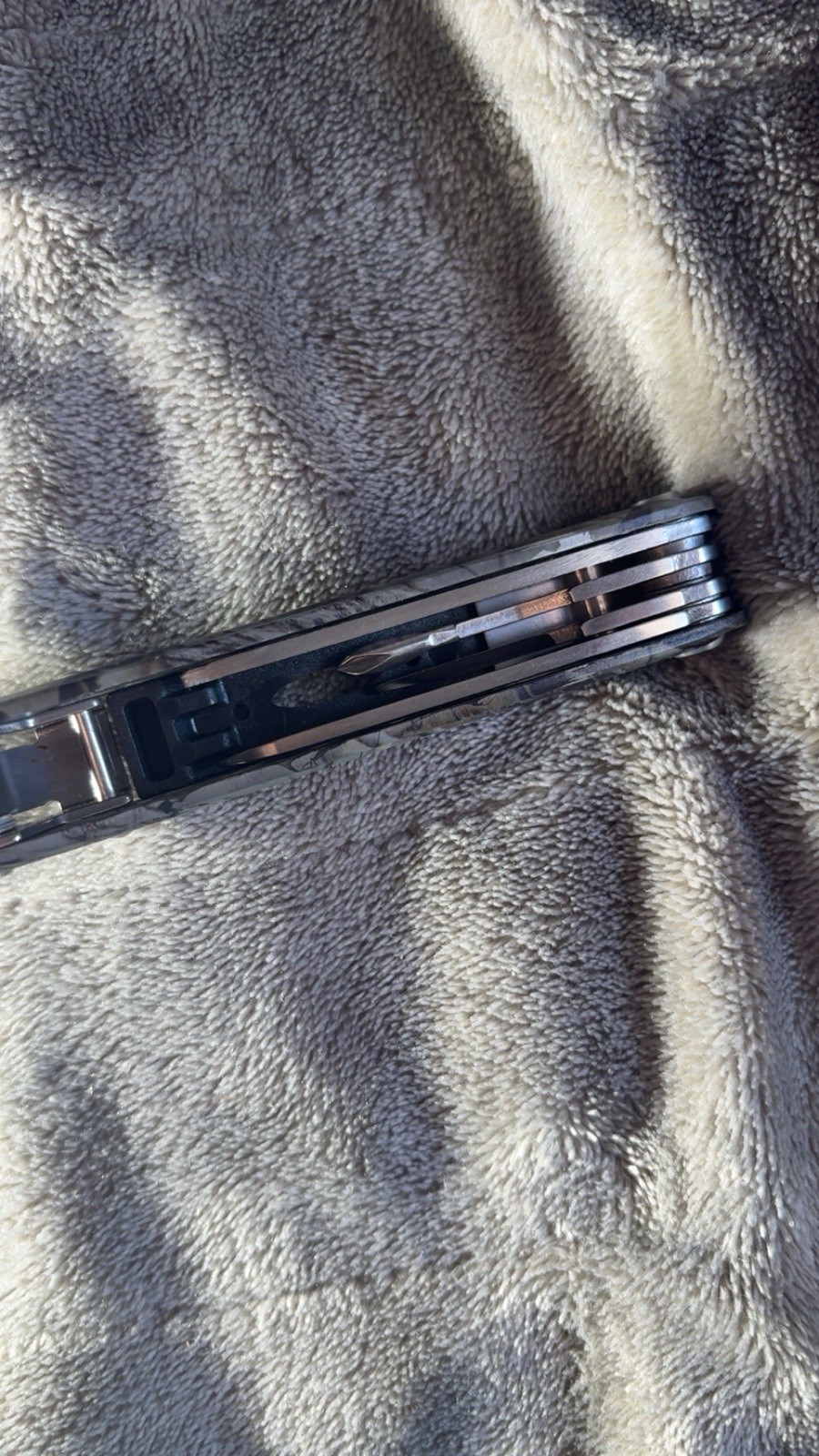 Used Guidesman Camo Multi tool With Pouch (blades Need To Be Tightened)