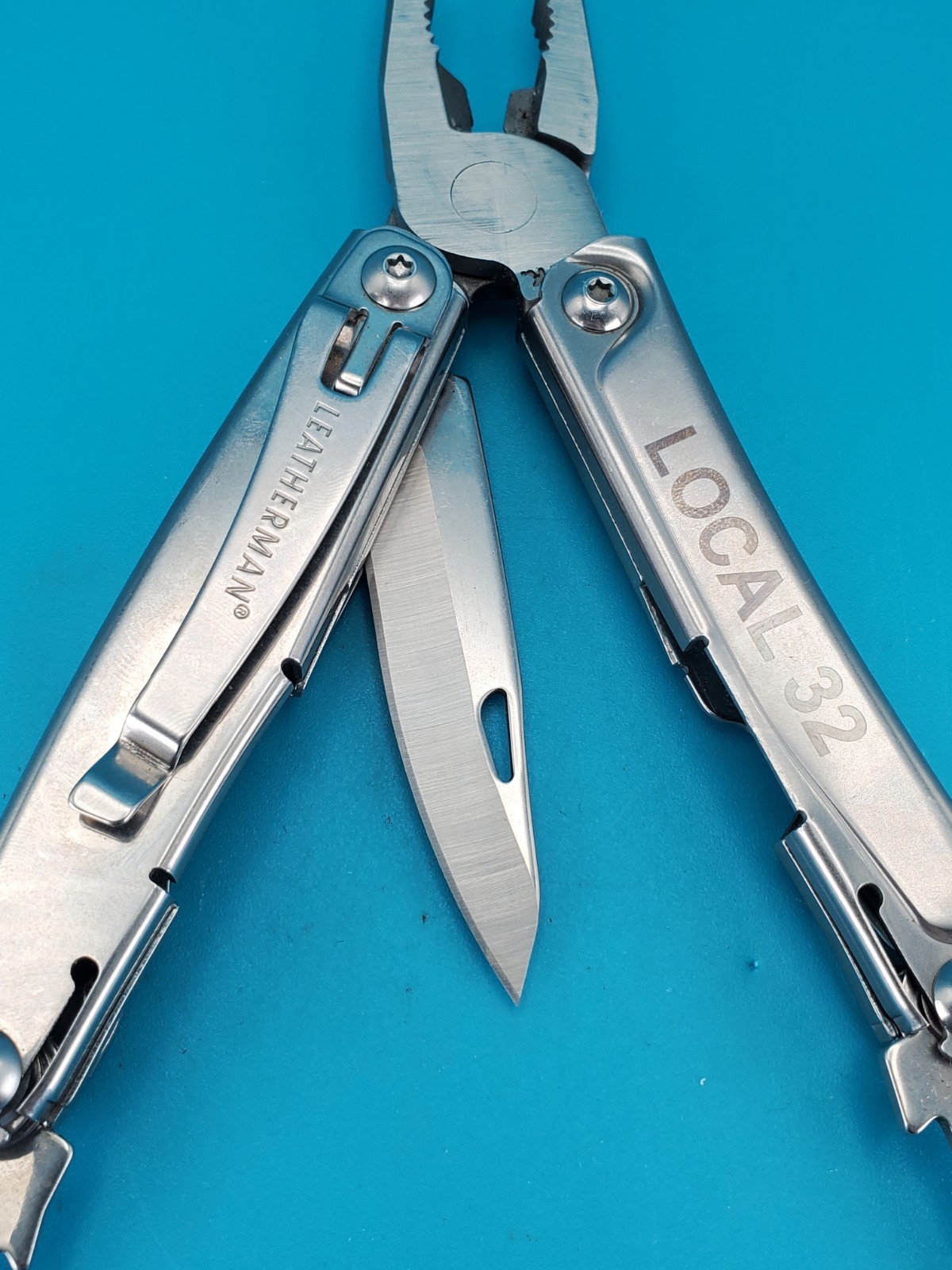 Leatherman Rev 3.8″ Multi-Tool, Stainless! *LOCAL 32*