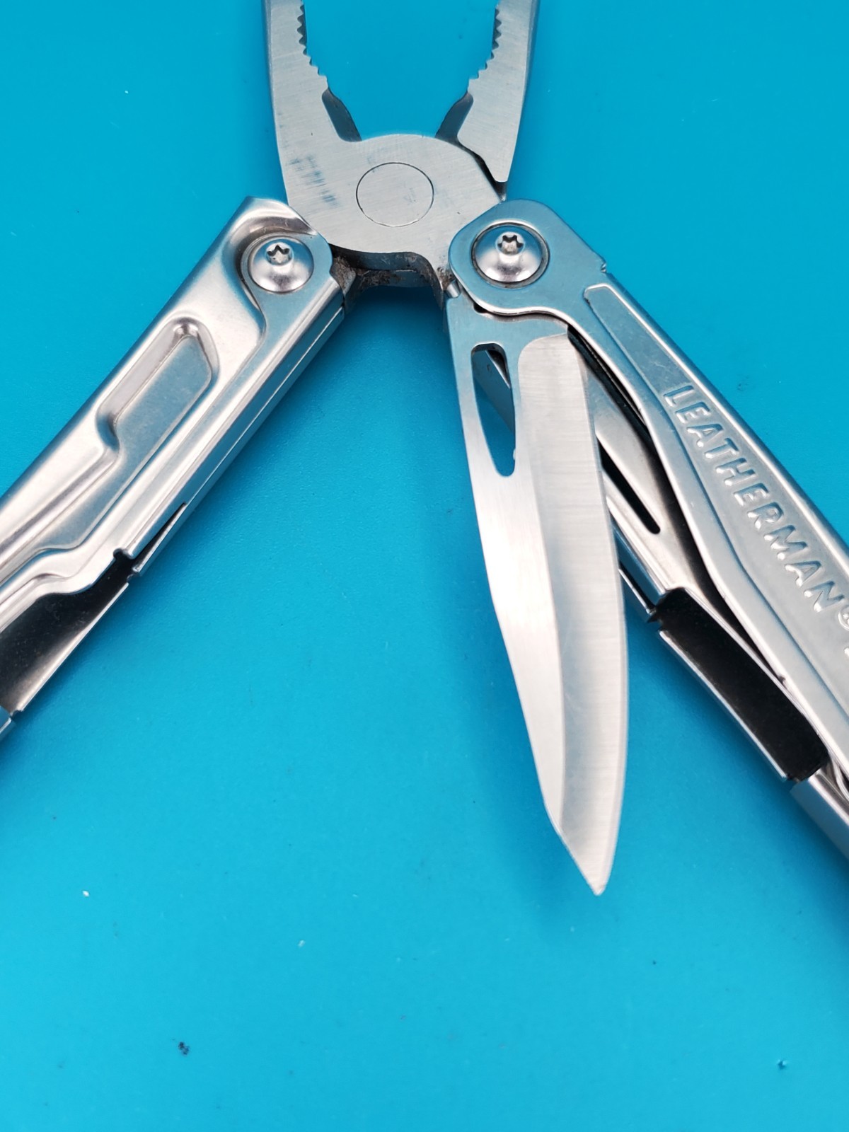 Leatherman Bolster 13 Tool Stainless Steel Multi-Tool!