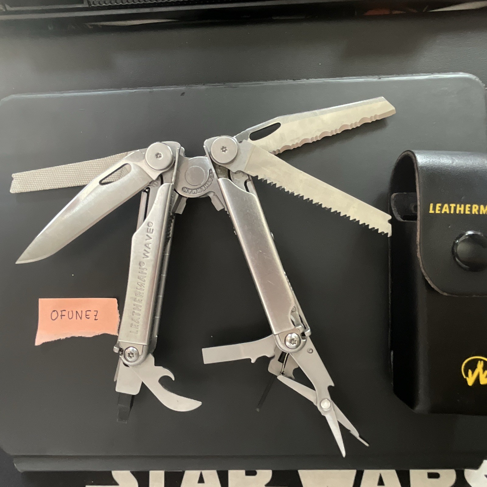 Leatherman Wave Stainless Steel Multi-Tool 17 Tools Part Serrated, Sheath