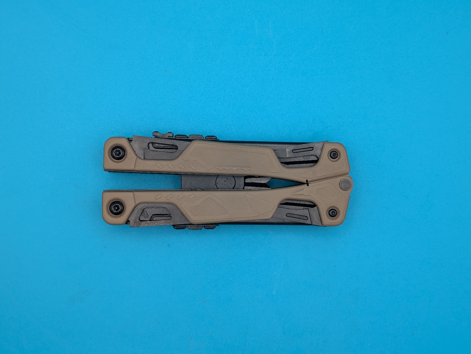 Leatherman OHT Multi-Tool Knife Discontinued! COYOTE TAN! WITH SHEATH!