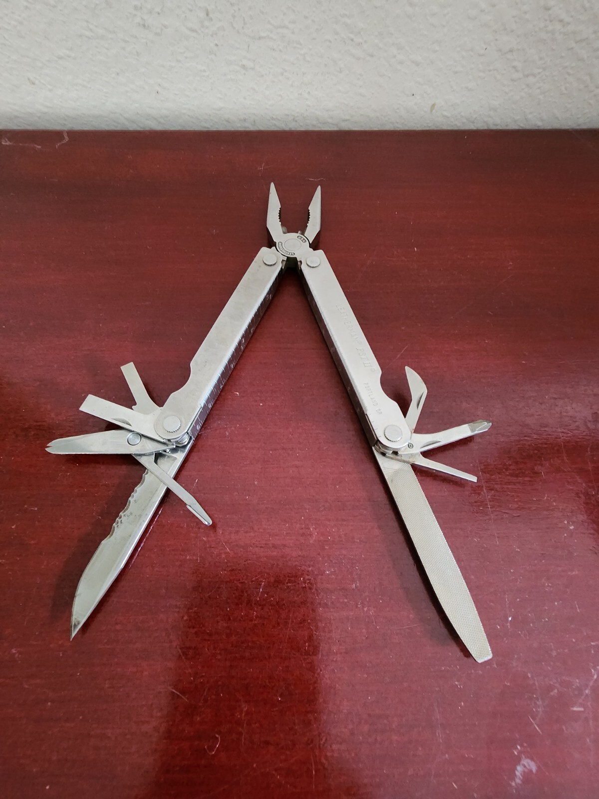 DISCONTINUED 1998 COLLECTIBLE LEATHERMAN PST II USA MULTI-TOOL. W/LEATHER SHEATH