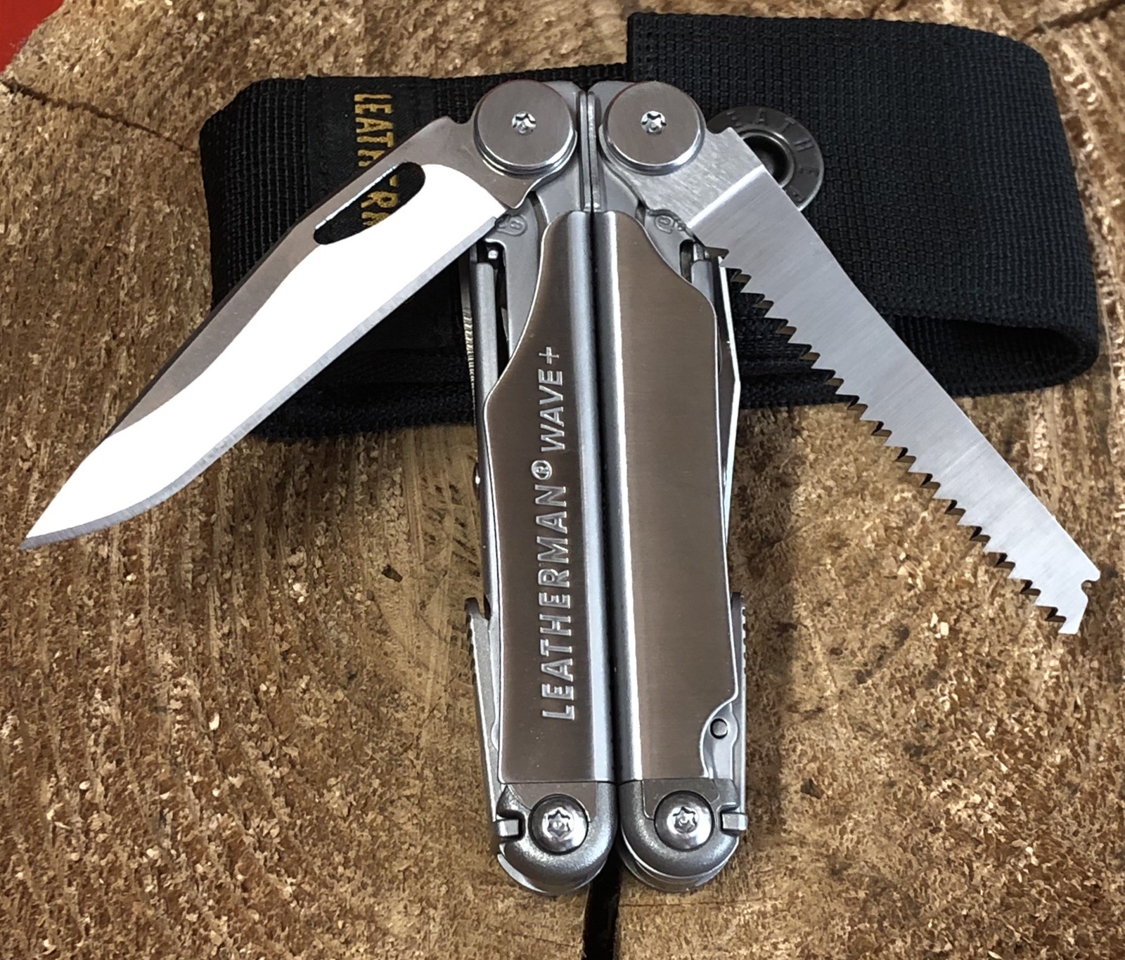 LEATHERMAN WAVE + Multi-Tool w/ Sheath. Pre-owned, Unused
