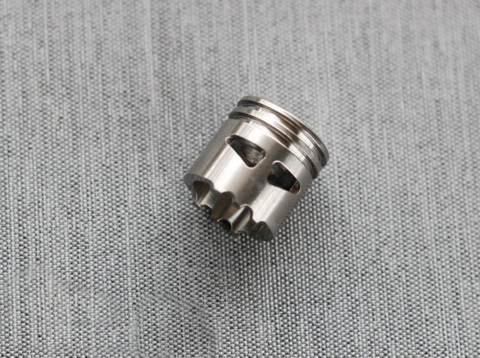 EDC Titanium Piston Skull Knife Bead Key Parachute Cord DIY Pendant Lanyard