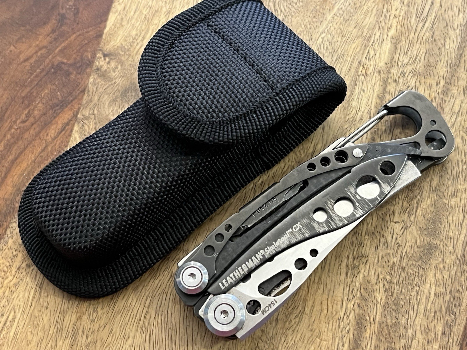 COLLECTIBLE Leatherman Skeletool CX MultiTool 154CM COMBO Blade w/New Sheath