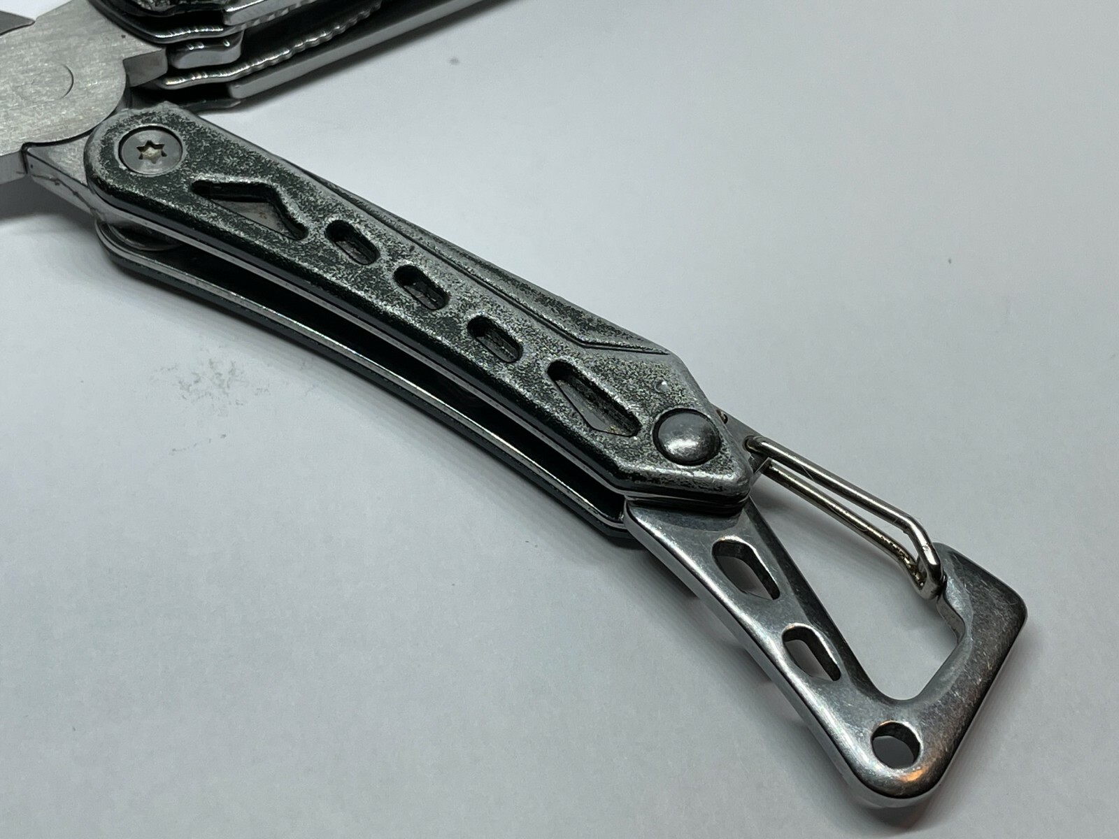 True Utility Seven Multi-Tool 7 in 1 Compact Pocket Knife Quick Release Clip