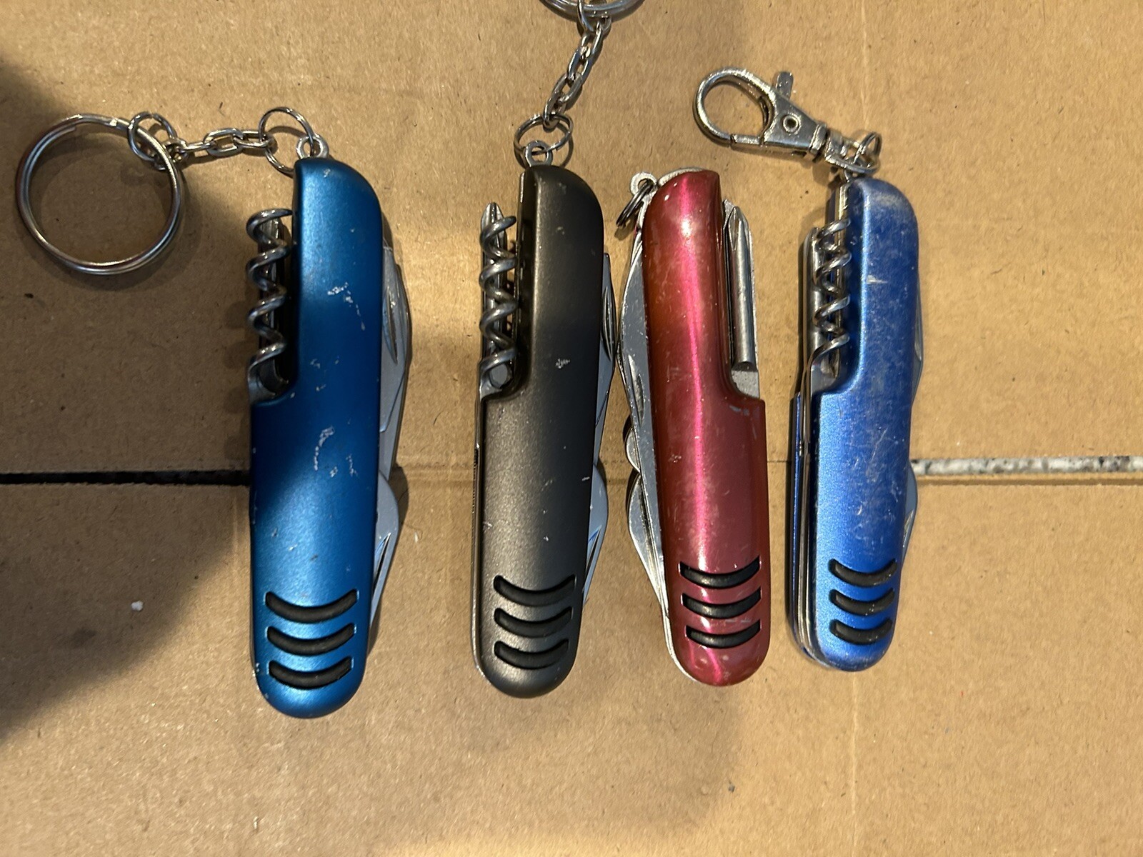 Multi tools – Lot of 4 – various engravings