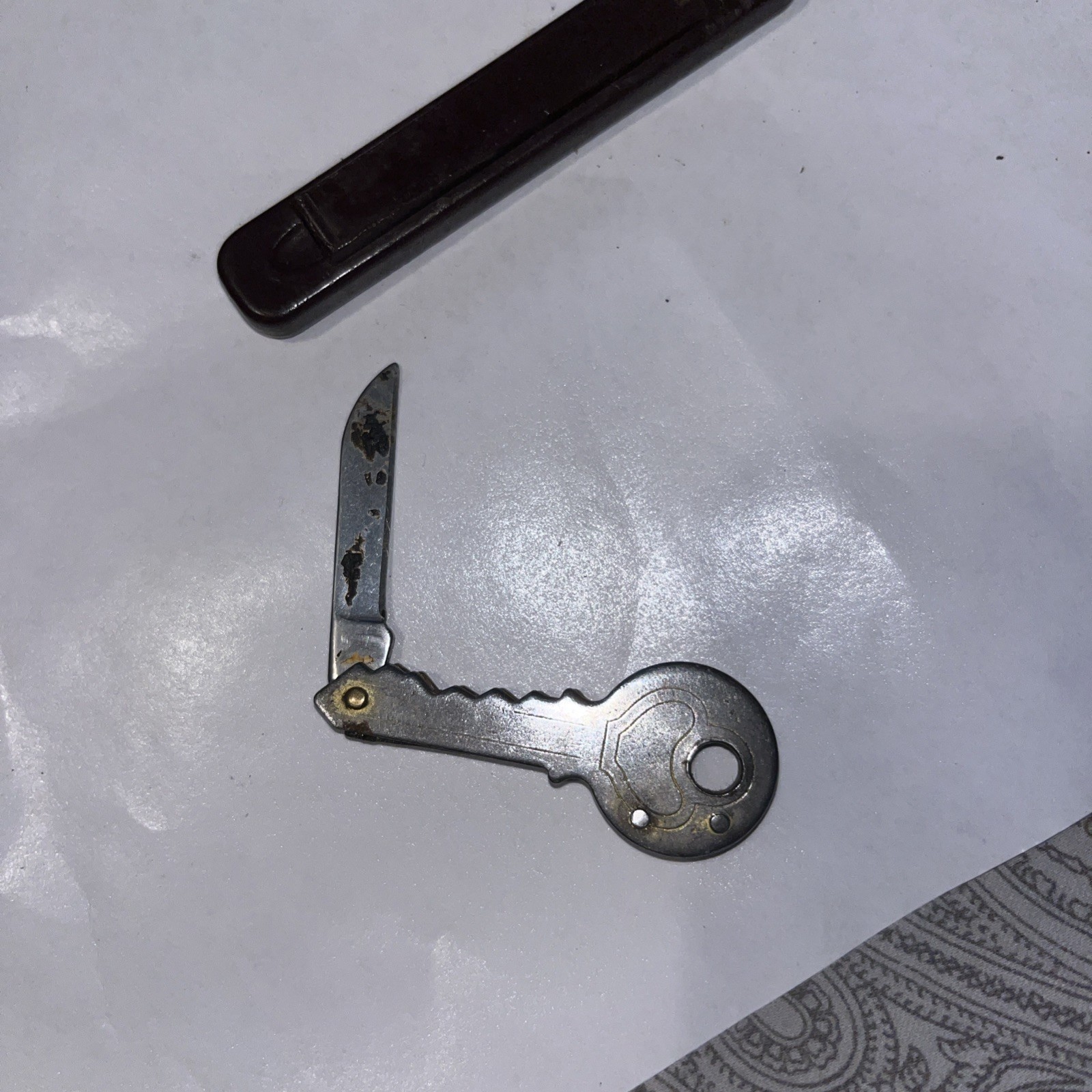 Mini Pocket Foldable Keychain Knife Small Vintage Secret Folding Knife B5
