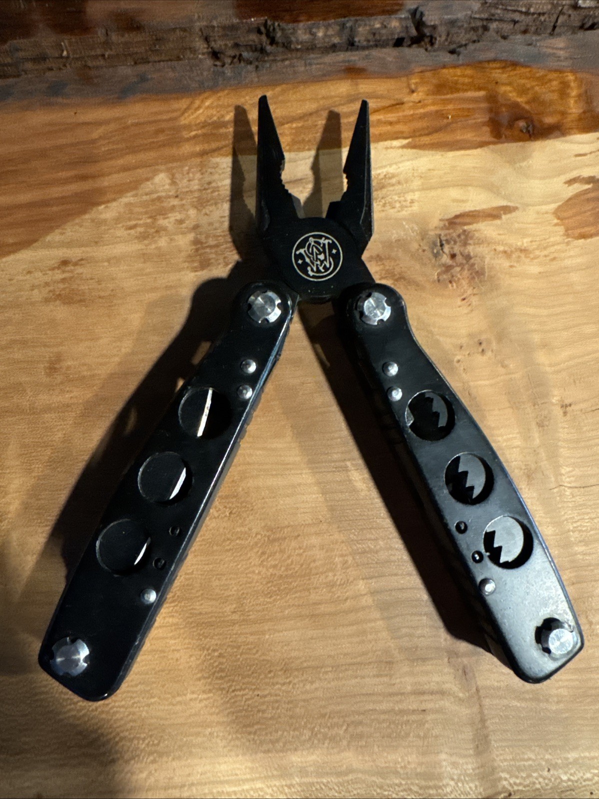 Smith & Wesson Folding Multi Tool Pliers Knife Saw Black Used