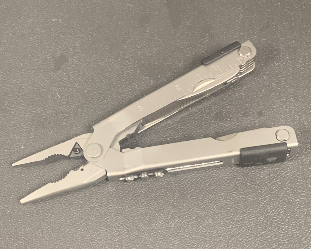 Gerber MP600 Silver Multi-Tool Needle Nose Pliers With Upgraded Sheath VGUC