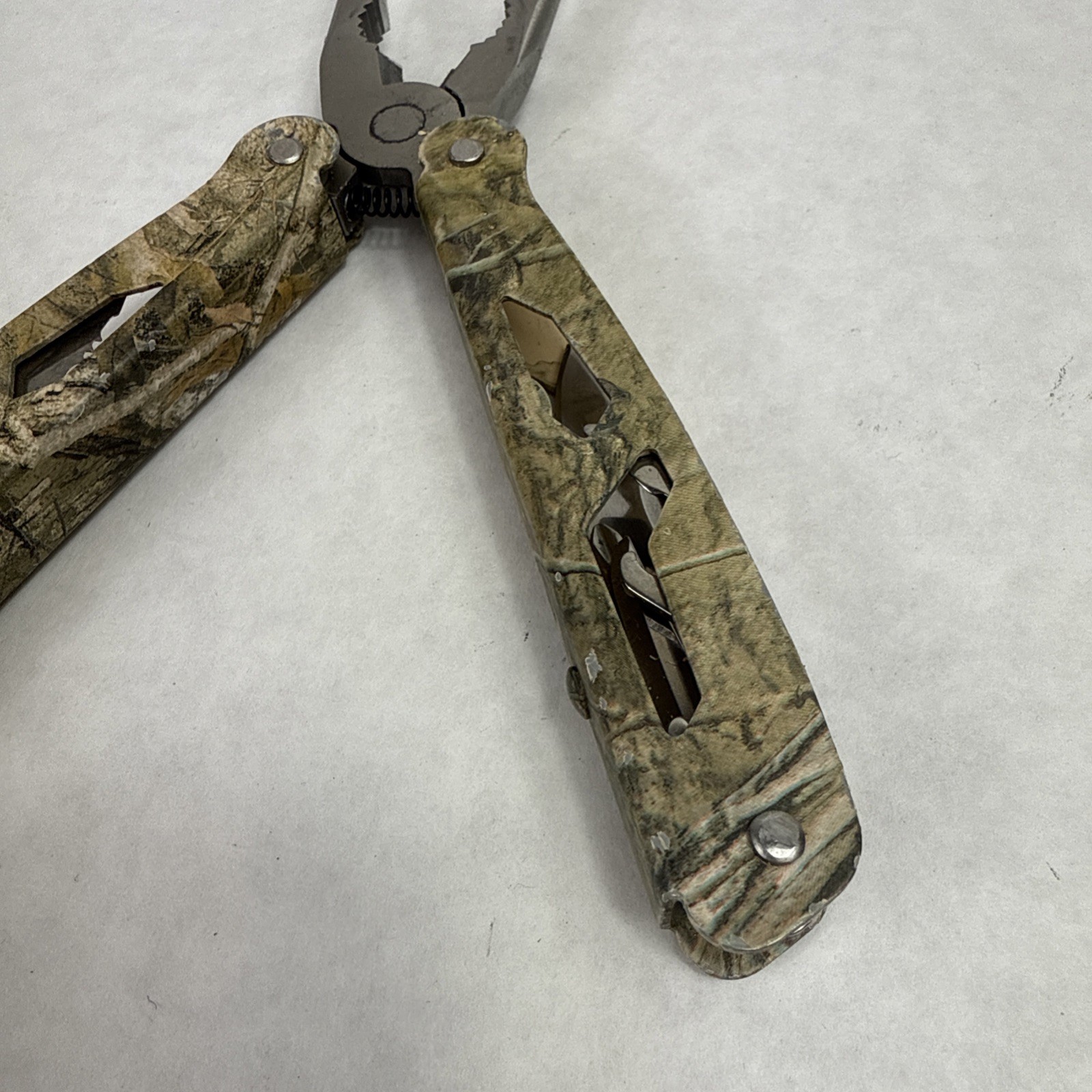 Camo Multi Tool Mossy Oak & Ozark Trail *See Photos Read