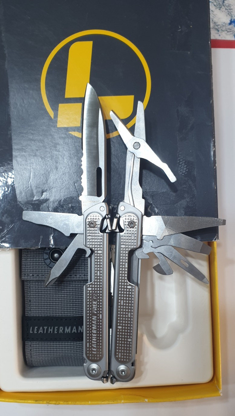🔥🔥🔥 Leatherman Free P2 One Hand Opening Multi Tool Retired Rare New in Box