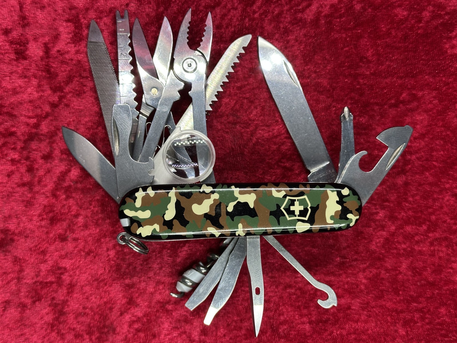 Victorinox SwissChamp Green Camo Swiss Army Knife 91mm 21 Tool 8 Layer (675)
