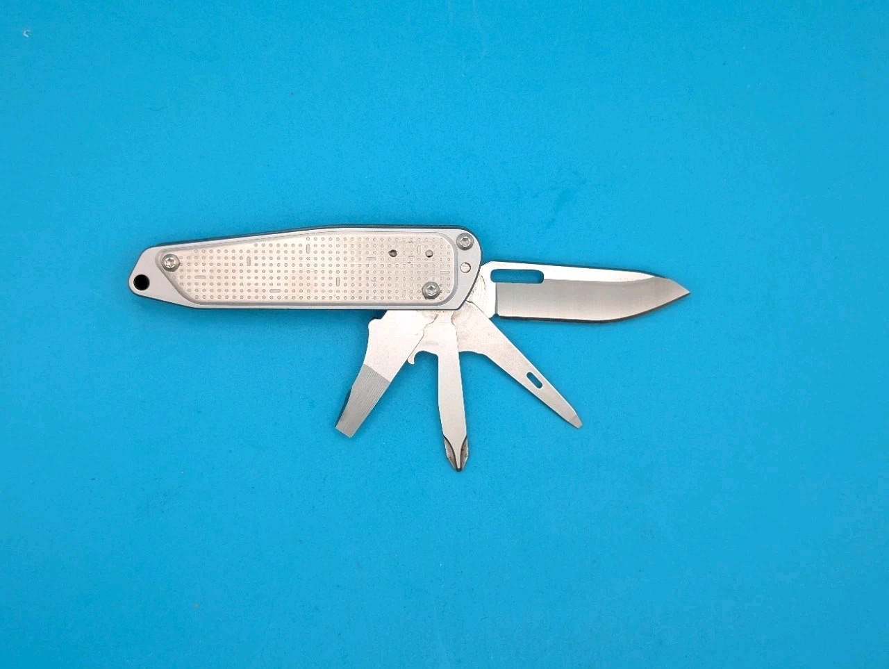Leatherman FREE T2 Pocket Knife Multi-tool!