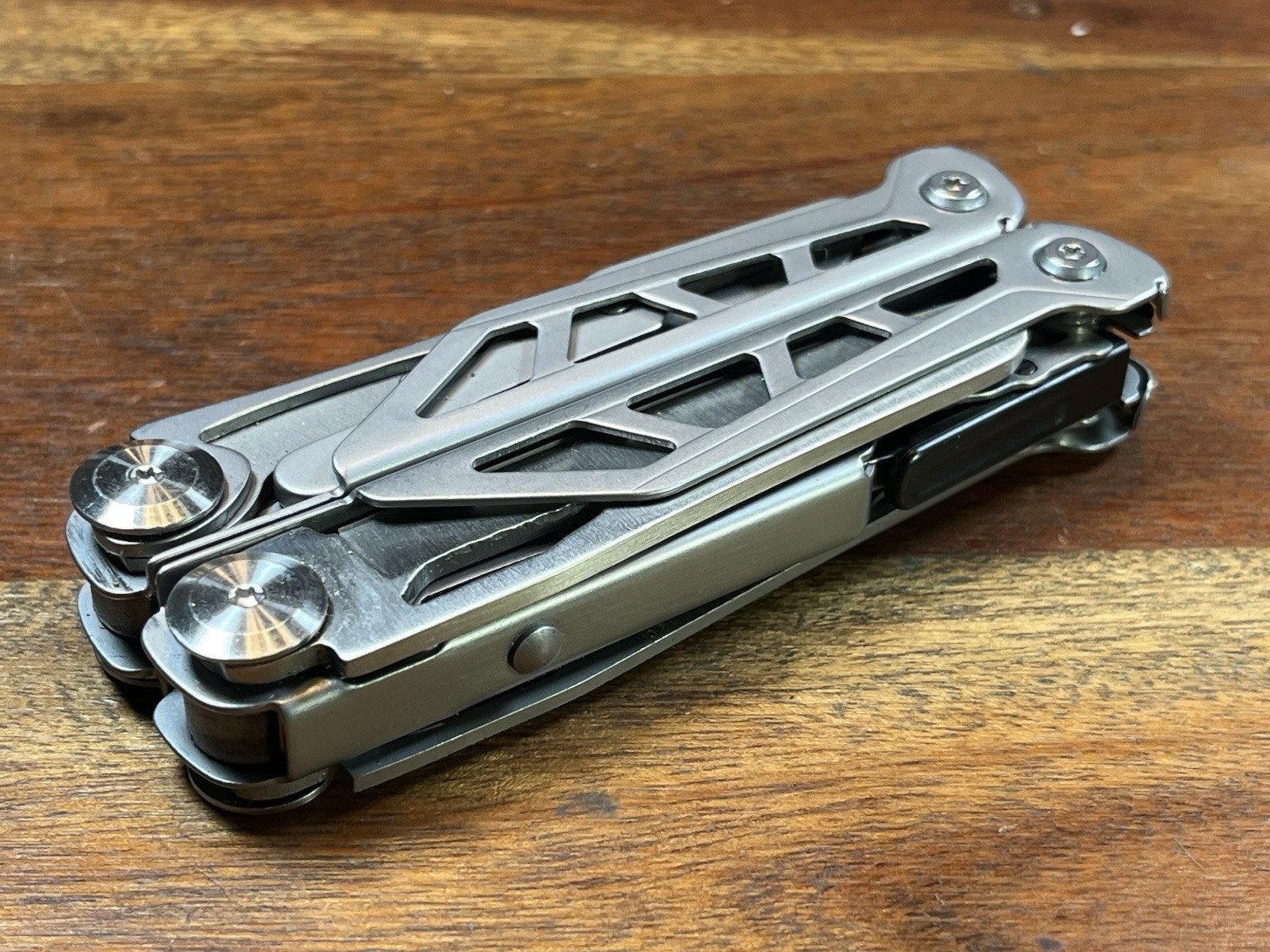 TSA CONFISCATED Hand Selected Inspected PREMIUM MULTITOOL (Lot of 5)