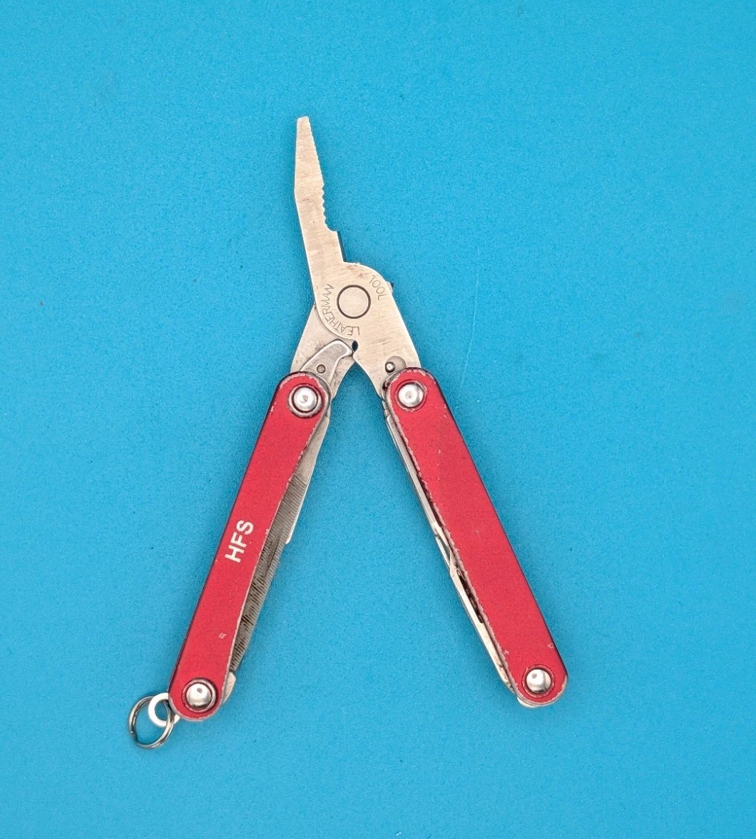 Leatherman SQUIRT PS4 Multi-Tool! *BROKEN PLIERS*