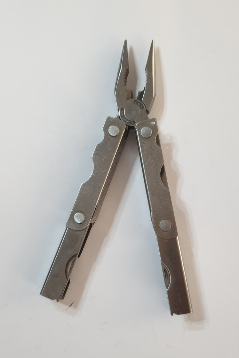 🔥🔥🔥 Leatherman Mini Rare Retired Multi Tool Keychain Fold to Full Size