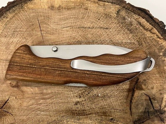 Victorinox Swiss Army Knife EVOKE Wood Walnut Thumb Stud Clip Plain EDGE SWISS