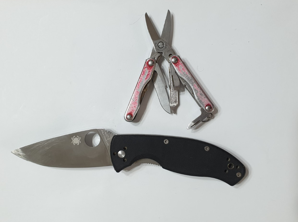 🔥 Spyderco Tenacious Stainless Knife G10 8Cr10MoV + 1 Leatherman Squirt S4