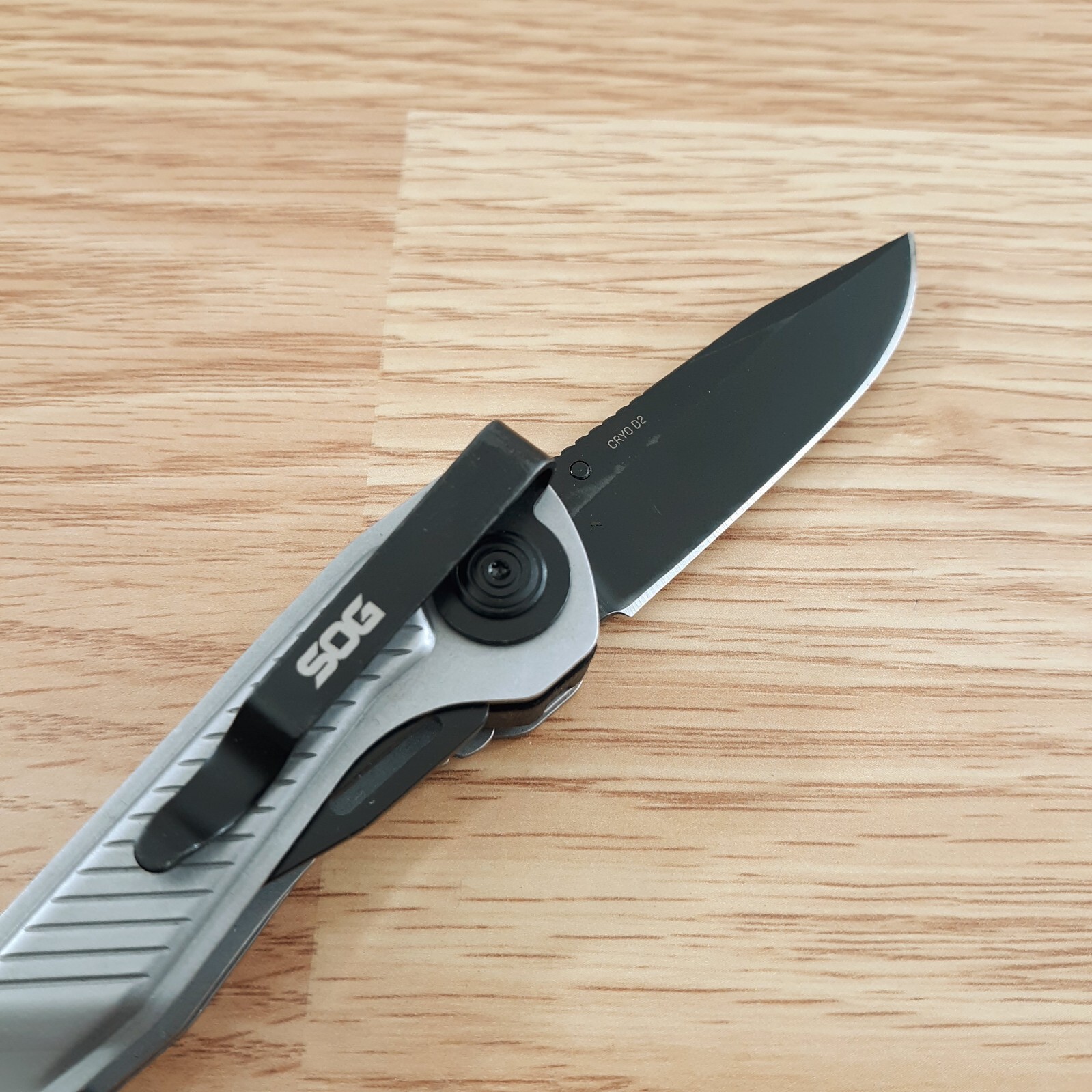 SOG Flash MT Linerlock Multi-Tool D2 Tool Steel Blade Stainless Steel Handle