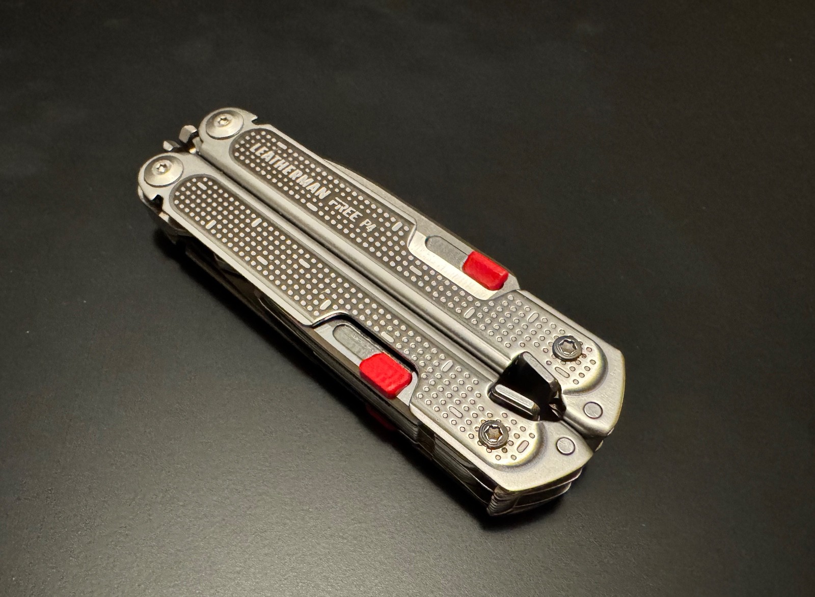 For Leatherman Free P4/P2/ARC – Blade Thumb Grip Tab