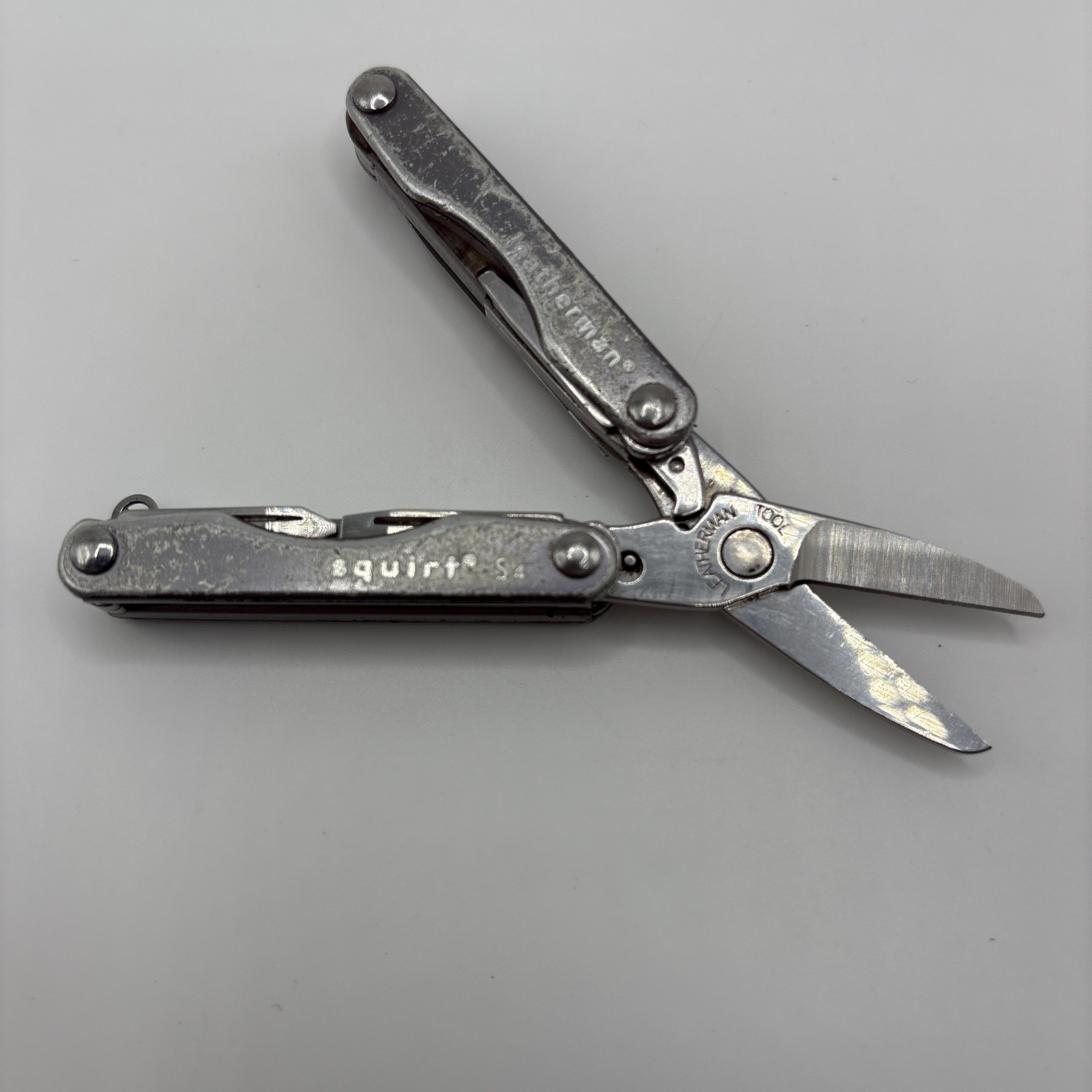 Leatherman Squirt S4 Multitool in Gray – 8-13