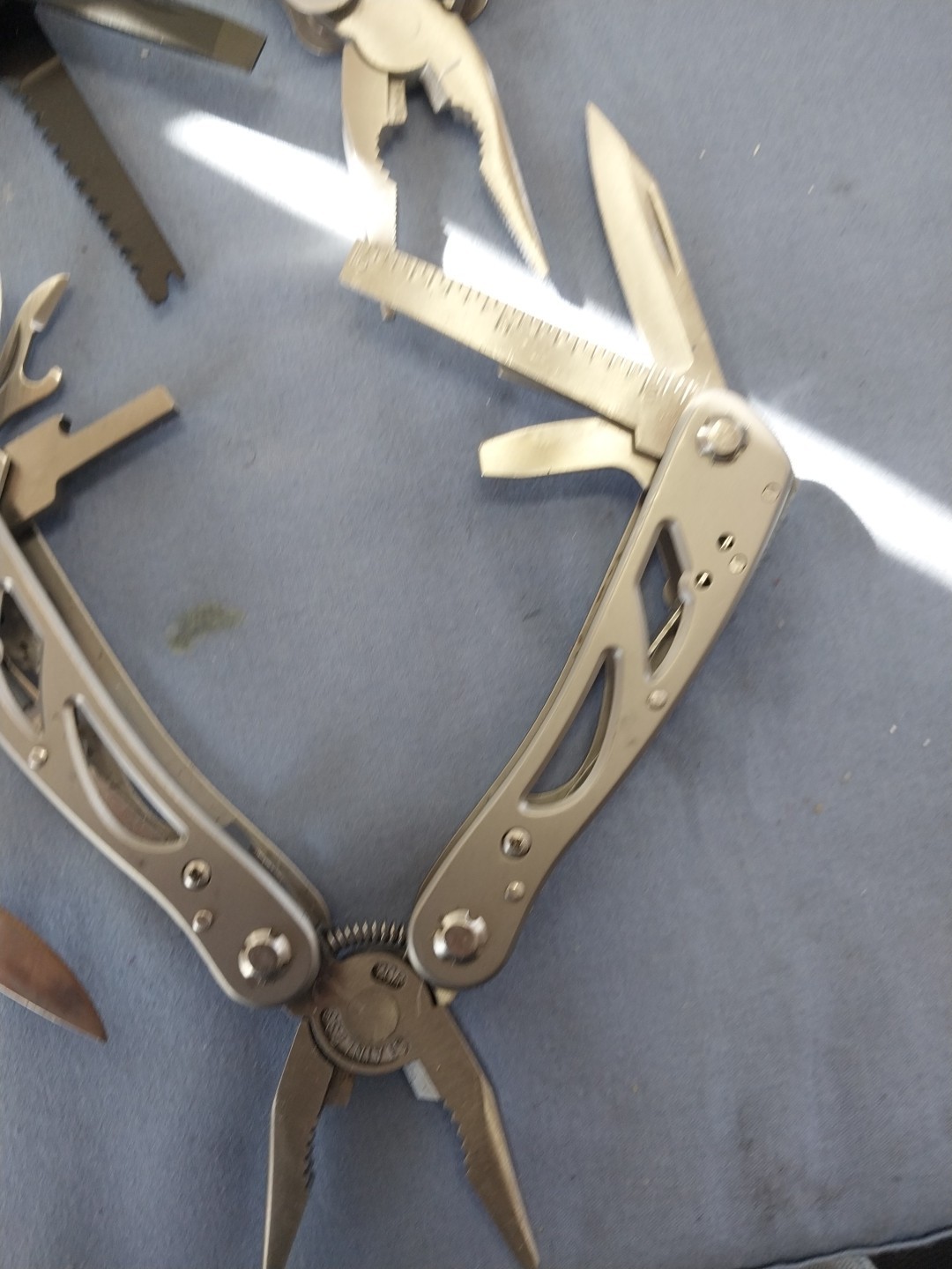 4 multi tools pliers screwdriver knife saw